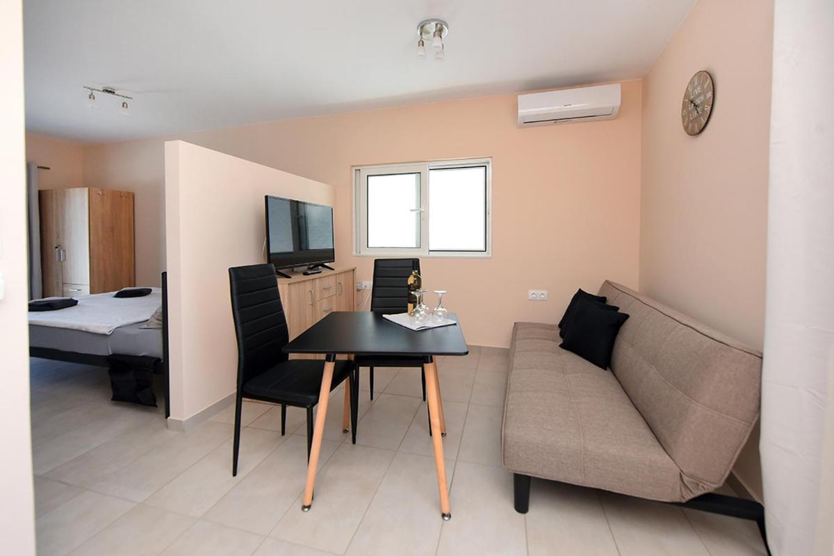 Happy Days Home Apartment Und Studio/Penthouse Ialysos  Dış mekan fotoğraf