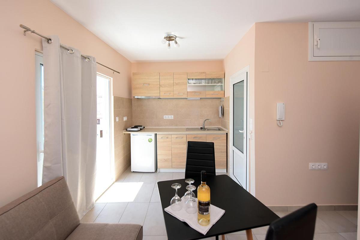 Happy Days Home Apartment Und Studio/Penthouse Ialysos  Dış mekan fotoğraf