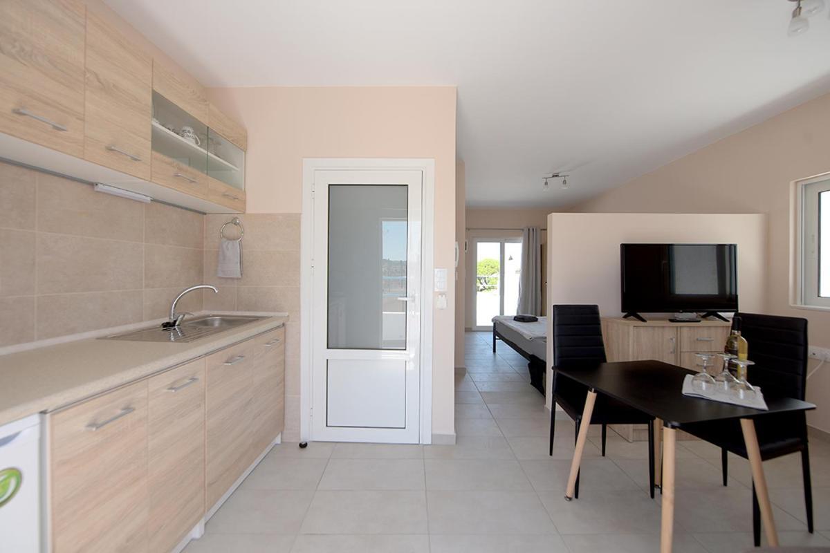 Happy Days Home Apartment Und Studio/Penthouse Ialysos  Dış mekan fotoğraf